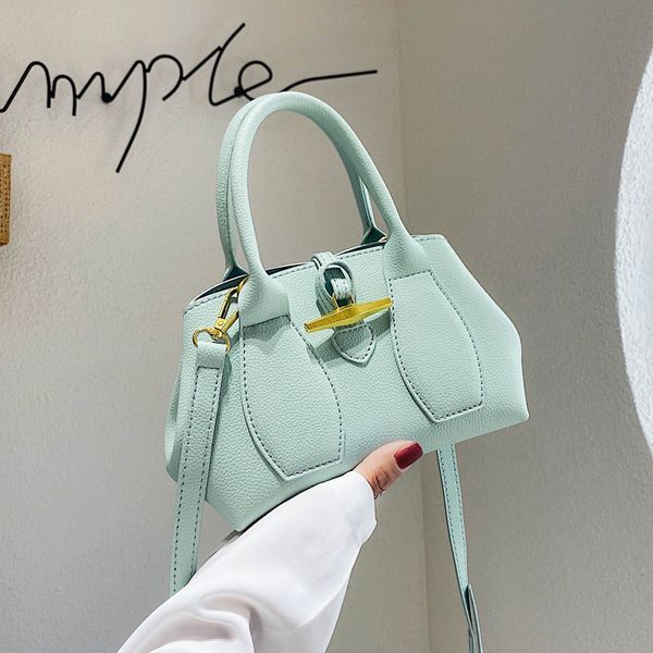 summer fresh texture designers women's hand bag 2020 new fashion wild pu texture women's shoulder messenger hand bag
summer fresh texture designers women's hand bag 2020 new fashion wild pu texture women's shoulder messenger hand bag