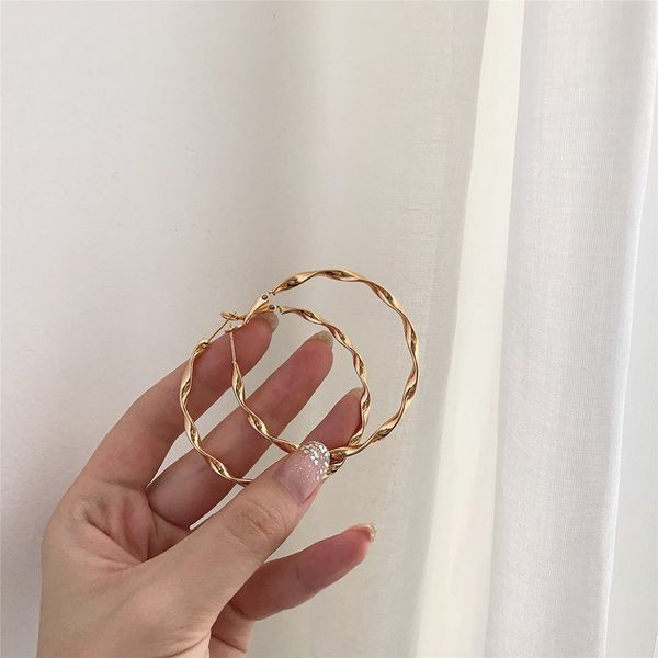 fashion gold color round twisted hoop earrings for women metal trendy jewelry geometric circle loop earrings accessories, Golden;silver
fashion gold color round twisted hoop earrings for women metal trendy jewelry geometric circle loop earrings accessories, Golden;silver