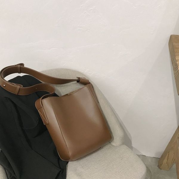 ретро ковш сумка 2020 повелительниц нового способа широкий плечевой ремень малый fragrance темперамент сумка малый fragrance 
ретро ковш сумка 2020 повелительниц нового способа широкий плечевой ремень малый fragrance темперамент сумка малый fragrance