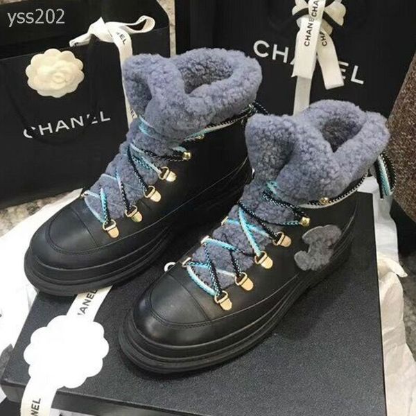 europe and america women's shoes autumn and winter new cowhide lace-up generous snow boots warm cotton wool exquisite short boots, Black
europe and america women's shoes autumn and winter new cowhide lace-up generous snow boots warm cotton wool exquisite short boots, Black