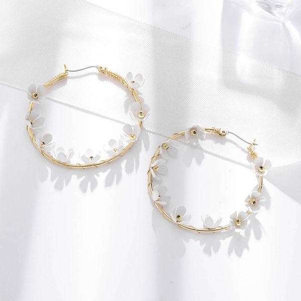 2020 new simple flower hoop earrings for women chic sweet big round circle earrings wedding party jewelry bijoux, Golden;silver
2020 new simple flower hoop earrings for women chic sweet big round circle earrings wedding party jewelry bijoux, Golden;silver