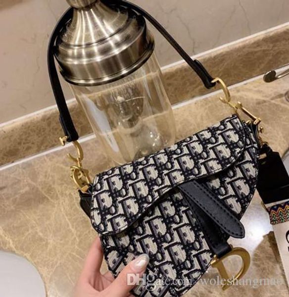 New ver ion genuine leather women de igner cro body bag houlder bag 2019 brand fa hion luxury de igner bag addle bag 17 5 5 15cm
New ver ion genuine leather women de igner cro body bag houlder bag 2019 brand fa hion luxury de igner bag addle bag 17 5 5 15cm