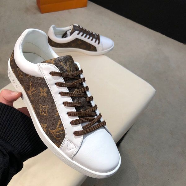 2020 luxury men's fashion leather luxury shoes leather sports shoes flat casual shoes size 38-45 104, Black
2020 luxury men's fashion leather luxury shoes leather sports shoes flat casual shoes size 38-45 104, Black