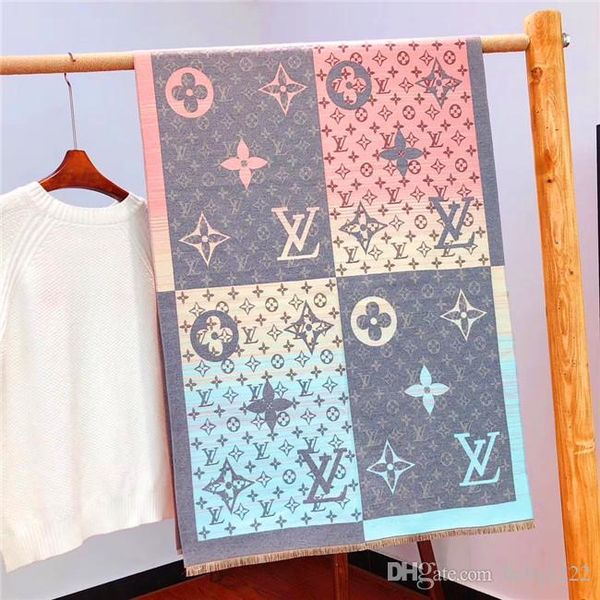 autumn and winter high-quality cashmere scarf high-end classic brand fashion female scarf matching box, Blue;gray
autumn and winter high-quality cashmere scarf high-end classic brand fashion female scarf matching box, Blue;gray