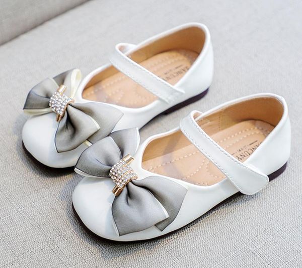 new spring autumn children kids girsl sandals flat soft princess girls bowtie leather shoes dress rhinestones dance casual shoes, Black;grey
new spring autumn children kids girsl sandals flat soft princess girls bowtie leather shoes dress rhinestones dance casual shoes, Black;grey