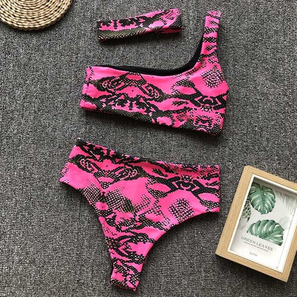 two-piece serpentine print split elastic outdoor slim holiday fashion summer beach padded single shoulder women swimwear, White;black
two-piece serpentine print split elastic outdoor slim holiday fashion summer beach padded single shoulder women swimwear, White;black