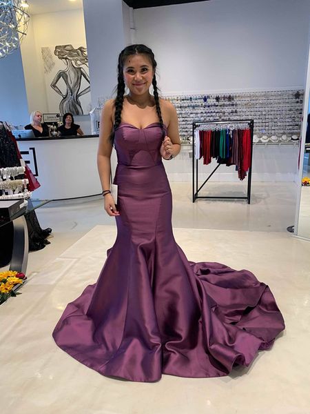 2022 off shoulder mermaid long evening bridesmaid dresses grape backless maid of honor guest party gowns plus size, Black;red
2022 off shoulder mermaid long evening bridesmaid dresses grape backless maid of honor guest party gowns plus size, Black;red