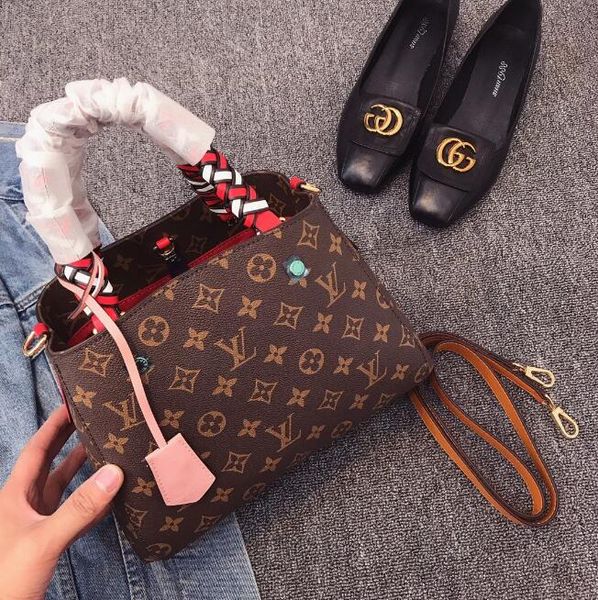 new women's one-shoulder bag 7a high-end custom quality diagonal cross bag fashion style gold and silver metal accessories with long sh
new women's one-shoulder bag 7a high-end custom quality diagonal cross bag fashion style gold and silver metal accessories with long sh