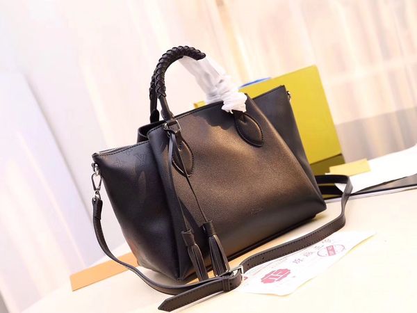dhl smooth calfskin ladies shoulder messenger bag fashionable wild comfortable bag zipper tote bag handbag size 40x25x18#02
dhl smooth calfskin ladies shoulder messenger bag fashionable wild comfortable bag zipper tote bag handbag size 40x25x18#02