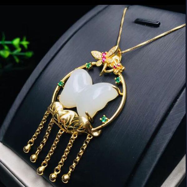 925 sterling silver white hetian jade round frame inlaid with jade butterfly golden dragonfly lucky pendant +chain necklace fine
925 sterling silver white hetian jade round frame inlaid with jade butterfly golden dragonfly lucky pendant +chain necklace fine