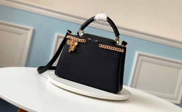 5a m52963 31.5cm capuciness pm taurillon leather handbags,bb 27cm,chain at the with dust bag,ing
5a m52963 31.5cm capuciness pm taurillon leather handbags,bb 27cm,chain at the with dust bag,ing