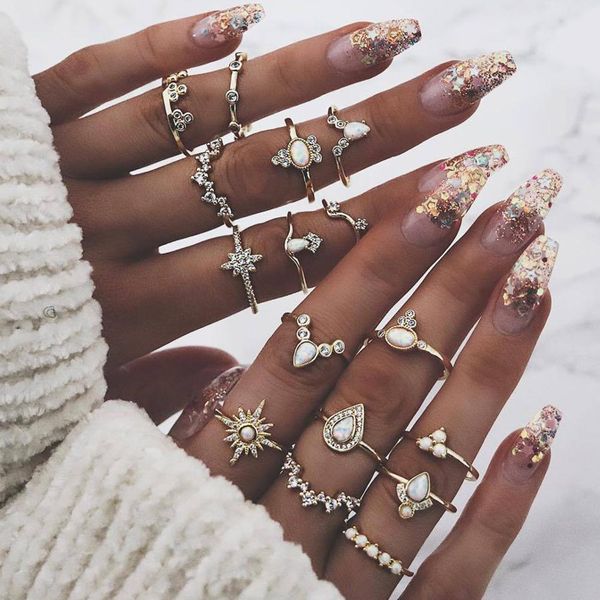 16 pcs style vintage bohemian opal knuckle joint rings set for women gold color flower crown moon finger rings jewelry 2019 new, Golden;silver
16 pcs style vintage bohemian opal knuckle joint rings set for women gold color flower crown moon finger rings jewelry 2019 new, Golden;silver
