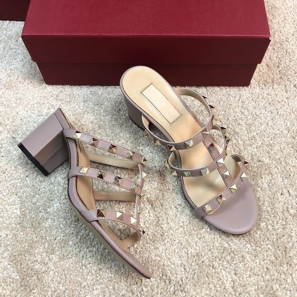 2020 fashion lady women rivet spikes shoes dress shoes leather pointed toe rock studded valentine loafers chunky high heels gladiator pumps, Black
2020 fashion lady women rivet spikes shoes dress shoes leather pointed toe rock studded valentine loafers chunky high heels gladiator pumps, Black