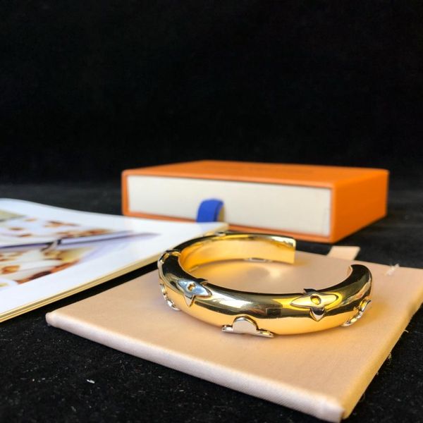 designer bracelet handmade flower letter pattern 2019 luxury fashion accessories gold and silver matching elegant and beautiful beauty made, White
designer bracelet handmade flower letter pattern 2019 luxury fashion accessories gold and silver matching elegant and beautiful beauty made, White