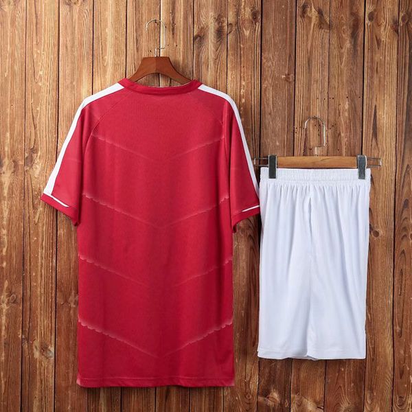 2019 men training football sets with shorts uniforms reversible football jerseys for that home and away look kits sports b25-31, Black;red
2019 men training football sets with shorts uniforms reversible football jerseys for that home and away look kits sports b25-31, Black;red