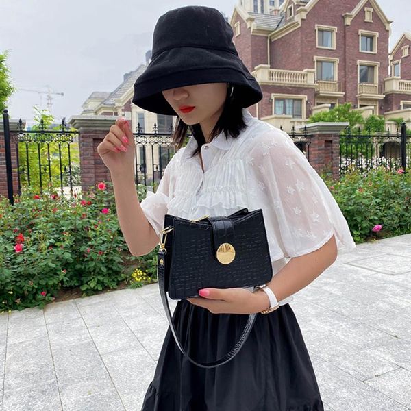 leather purse handbag women chain shoulder bag alligator pattern casual satchel simple shoulder messenger bag
leather purse handbag women chain shoulder bag alligator pattern casual satchel simple shoulder messenger bag