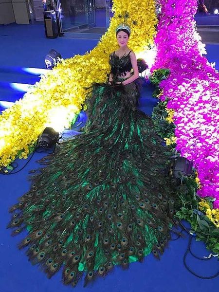 model show catwalk peacock feather costume long big tail performance customized make dress chinese folk costumes, Black;red
model show catwalk peacock feather costume long big tail performance customized make dress chinese folk costumes, Black;red