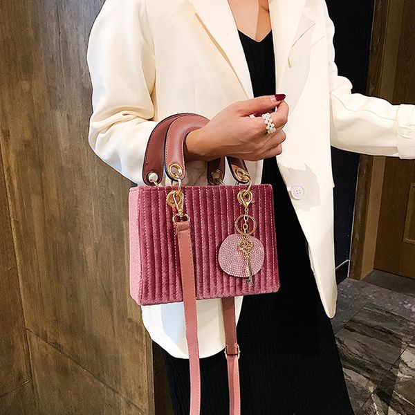 women handbag 2019 new autumn and winter designer velvet shoulder messenger bag retro solid color small square bag
women handbag 2019 new autumn and winter designer velvet shoulder messenger bag retro solid color small square bag