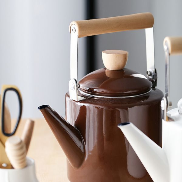enamel on steel tea kettle 2l cylindrical shape teakettle with wood handle, vintage style teapot red, white, coffee color
enamel on steel tea kettle 2l cylindrical shape teakettle with wood handle, vintage style teapot red, white, coffee color