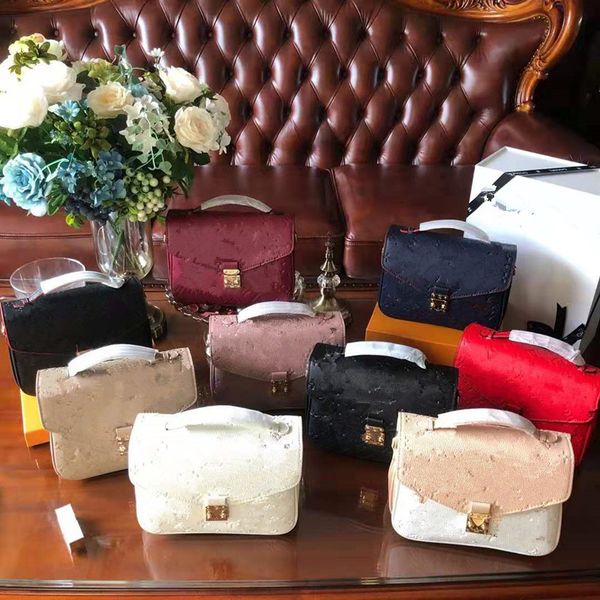 the new genuine leather shoulder women shoppers tote bags aslant portable soft pixiaofang messenger handbags designers bag embossing
the new genuine leather shoulder women shoppers tote bags aslant portable soft pixiaofang messenger handbags designers bag embossing