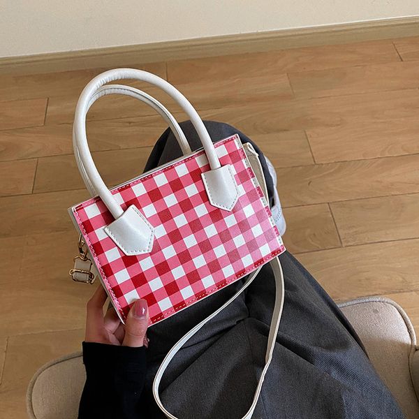 2020 new women's bag shoulder small bag foreign women's popular korean version of wild messenger fashion ladies handbag
2020 new women's bag shoulder small bag foreign women's popular korean version of wild messenger fashion ladies handbag
