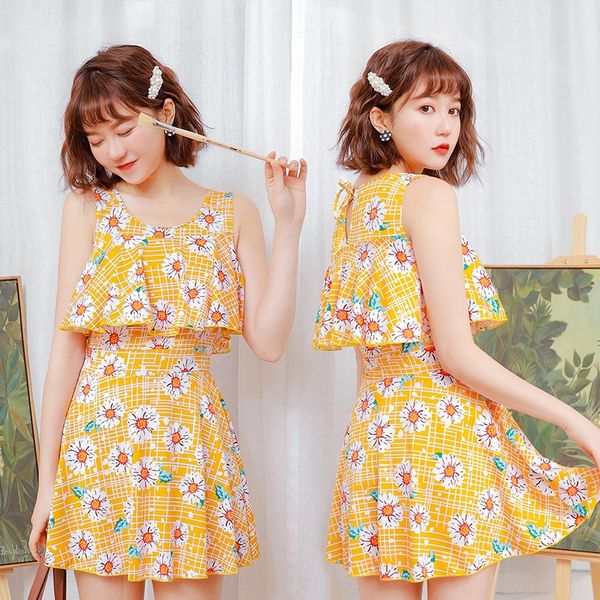 one-piece skirt dress swimsuit women's printed chamomile fresh and lovely breasts gathered conservative swimsuit, White;black
one-piece skirt dress swimsuit women's printed chamomile fresh and lovely breasts gathered conservative swimsuit, White;black