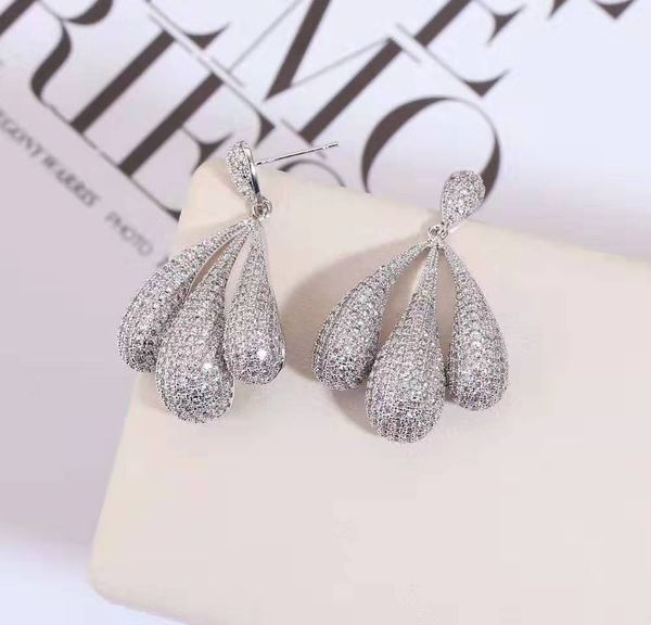 manufacturers direct sales of micro-inlaid zircon plated with 18k real gold, european and american selling cactus earrings, temperament, Golden
manufacturers direct sales of micro-inlaid zircon plated with 18k real gold, european and american selling cactus earrings, temperament, Golden