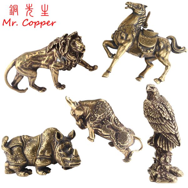 урожай медь животные eagle lion king bull носорог war horse статуэтки стол украшение домашнее украшение аксессуары brass craft
урожай медь животные eagle lion king bull носорог war horse статуэтки стол украшение домашнее украшение аксессуары brass craft