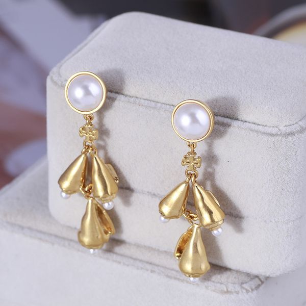fashion-2020 brass material drop earring with pearl and metal pendant shape in 6.3cm for women gift wedding jewelry gift drop shipping, Golden
fashion-2020 brass material drop earring with pearl and metal pendant shape in 6.3cm for women gift wedding jewelry gift drop shipping, Golden