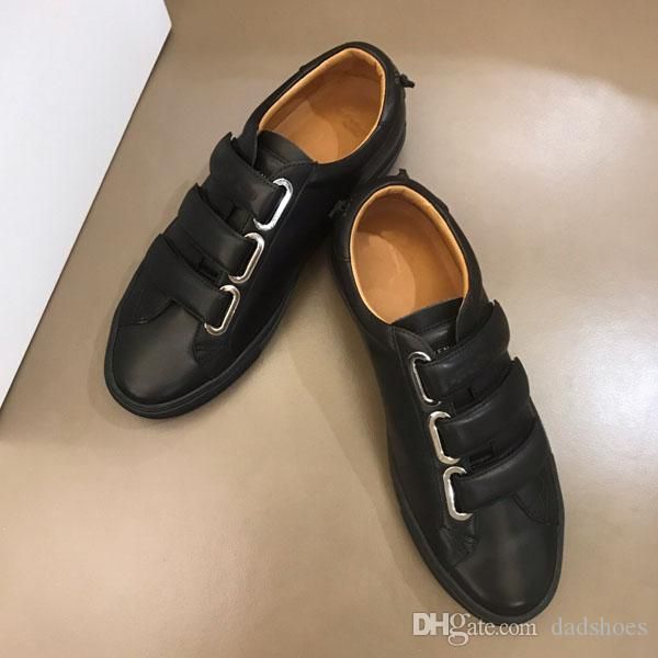 2020 designer sports shoes red bottom low to help young round head flat shoes men's leather sports shoes, Black
2020 designer sports shoes red bottom low to help young round head flat shoes men's leather sports shoes, Black