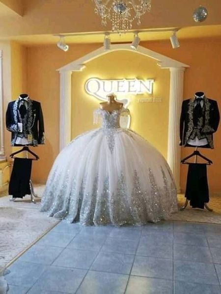 dubai, arabia v-neck strapless lace ball gown 2020 wedding dress satin applique pleated beaded luxury wedding dress, White
dubai, arabia v-neck strapless lace ball gown 2020 wedding dress satin applique pleated beaded luxury wedding dress, White