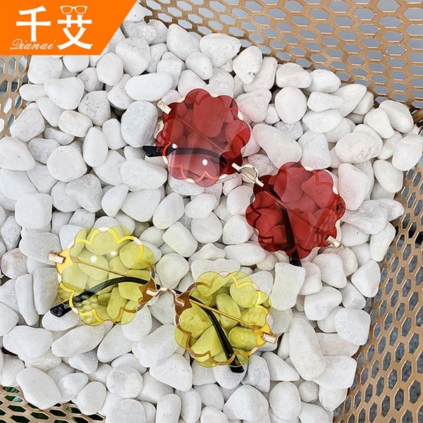2020 design new kids flower sunglasses boys girls baby infant fashion uv400 sun glasses eyewear children 3-8 years, White;black
2020 design new kids flower sunglasses boys girls baby infant fashion uv400 sun glasses eyewear children 3-8 years, White;black