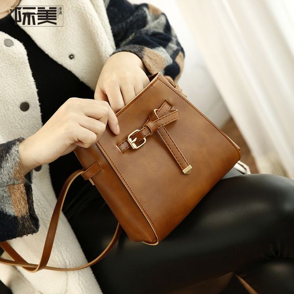 2020 new women's bags messenger bags women's wild small women shoulder belt decorative small square
2020 new women's bags messenger bags women's wild small women shoulder belt decorative small square