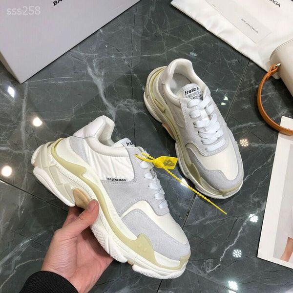 2020 new fashionable paris leisure genuine sneaker casual shoes for men's women beige black sports personality shoe size 35-45
2020 new fashionable paris leisure genuine sneaker casual shoes for men's women beige black sports personality shoe size 35-45