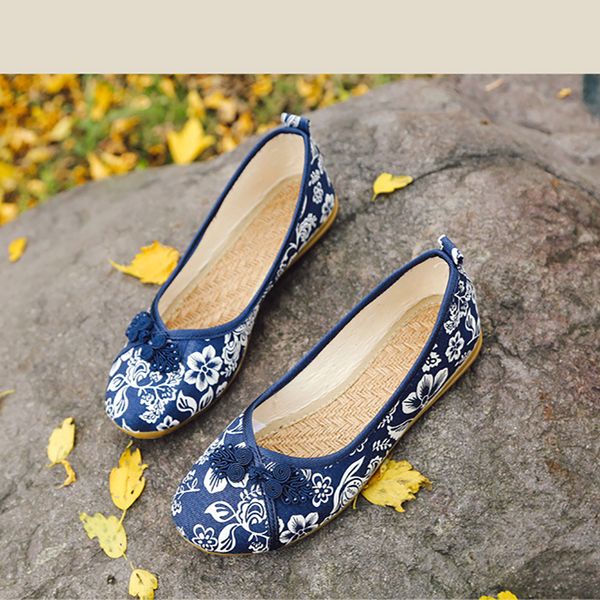 women floral flat heeled breathable casual walking lightweight comfortable cloth shoes autumn round head hand embroidered, Black
women floral flat heeled breathable casual walking lightweight comfortable cloth shoes autumn round head hand embroidered, Black