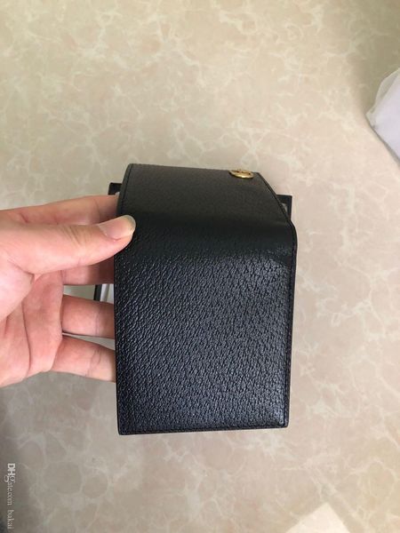 new 2018 famous fashion brand men's short leather purse decorated with chic metal detail purse, Red;black
new 2018 famous fashion brand men's short leather purse decorated with chic metal detail purse, Red;black