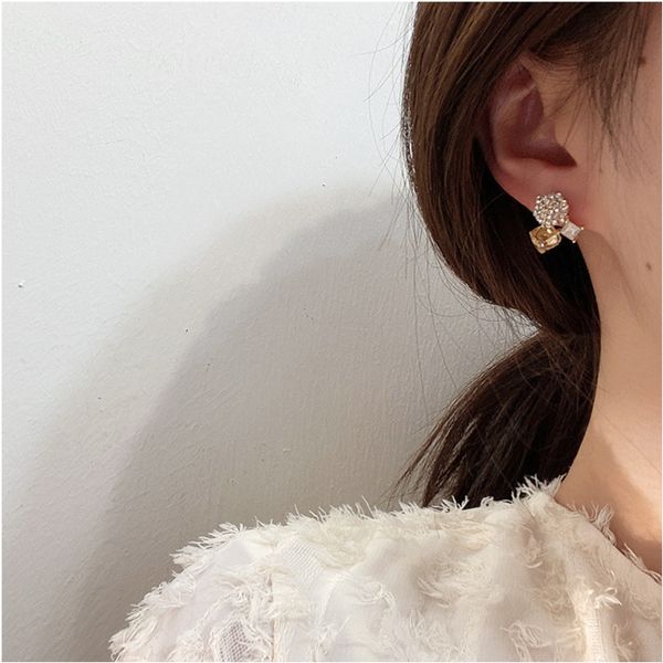 2020 korean new design fashion jewelry double square earrings transparent glass crystal party earrings for women gift, Golden;silver 
2020 korean new design fashion jewelry double square earrings transparent glass crystal party earrings for women gift, Golden;silver