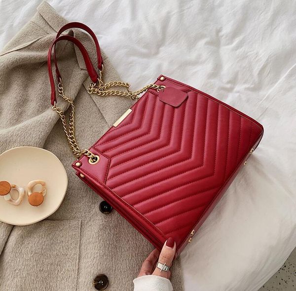 factory direct sales women handbag simple wavy leather shoulder bags elegant temperament joker leathers messenger bag fashion womens bag, Black;red
factory direct sales women handbag simple wavy leather shoulder bags elegant temperament joker leathers messenger bag fashion womens bag, Black;red