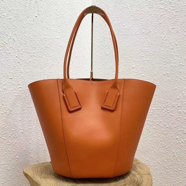 2020fashion designer luxury handbags woman bags designer genuine leather runway female europe brand quality
2020fashion designer luxury handbags woman bags designer genuine leather runway female europe brand quality