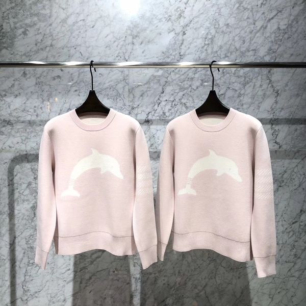 fine merino wool dolphin icon jacquard pink pullover thom engineered 4-bar stripe brown women's crewneck collar sweaters, White;black
fine merino wool dolphin icon jacquard pink pullover thom engineered 4-bar stripe brown women's crewneck collar sweaters, White;black