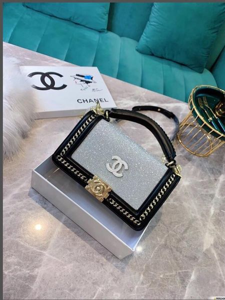 2020 ladies designer leather leather shoulder bag women's handbag women's classic business bag messenger bag
2020 ladies designer leather leather shoulder bag women's handbag women's classic business bag messenger bag