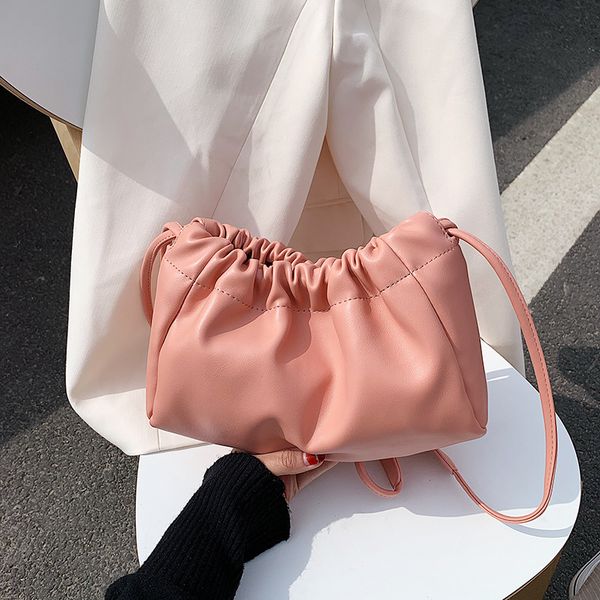 2020 summer new cloud crossbody bag soft leather female shoulder messenger bag dumplings small women handbag
2020 summer new cloud crossbody bag soft leather female shoulder messenger bag dumplings small women handbag