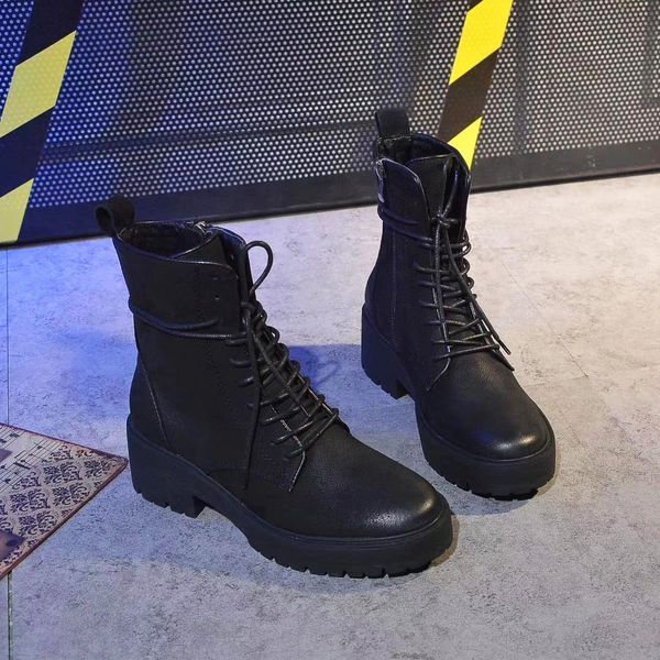 2019 new women designer boots calfskin lace up fashion wild locomotive boot size us5-8.5 original packaging, Black
2019 new women designer boots calfskin lace up fashion wild locomotive boot size us5-8.5 original packaging, Black