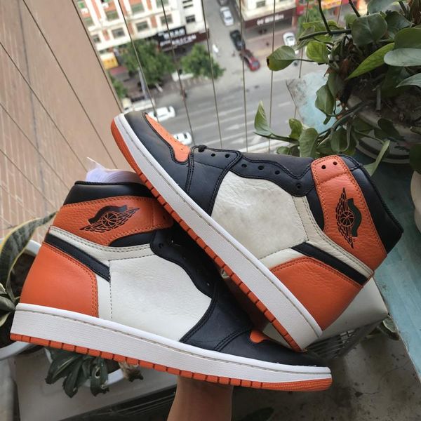 аутентичные 2015 выпуск 1 high og разрушенный backboard 1s мужчины баскетбол обувь спортивные кроссовки с оригинальной коробке 555088-005
аутентичные 2015 выпуск 1 high og разрушенный backboard 1s мужчины баскетбол обувь спортивные кроссовки с оригинальной коробке 555088-005