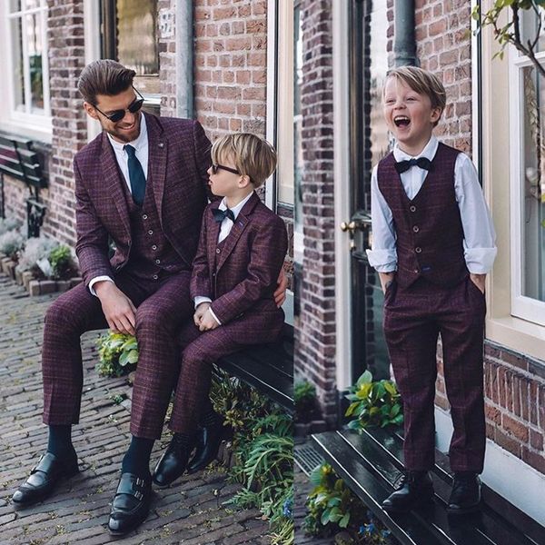2020 handsome burgundy mens groom tuxedos suits one button plaid wedding men's suits notched lapel fit man suit custom made three piece, Black;gray
2020 handsome burgundy mens groom tuxedos suits one button plaid wedding men's suits notched lapel fit man suit custom made three piece, Black;gray