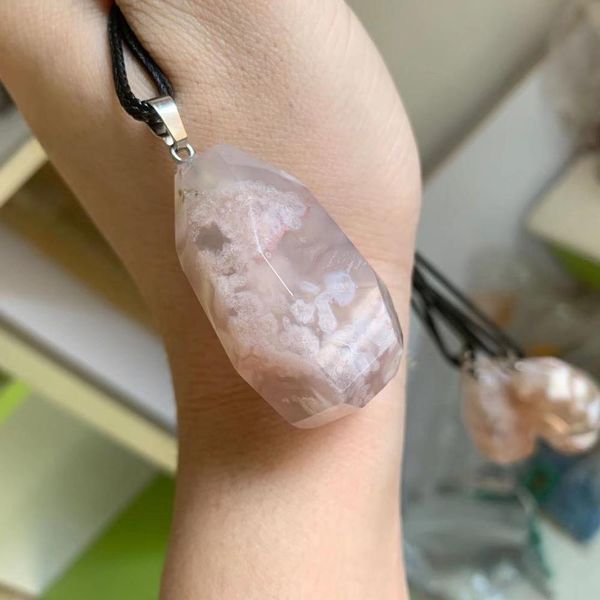 bloom sakura agate stone pendant gemstone jewelry pendant for woman for gift wholesale, Silver
bloom sakura agate stone pendant gemstone jewelry pendant for woman for gift wholesale, Silver
