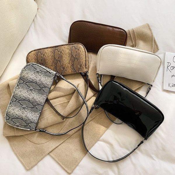 2020 new style retro shoulder bag handbag cool versatile fashion patent leather armpit baguette small shoulder bag
2020 new style retro shoulder bag handbag cool versatile fashion patent leather armpit baguette small shoulder bag