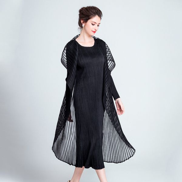 europe and america high-end gauze summer wear new style large size slim fit slimming miyake still pleated dress classic, White;black
europe and america high-end gauze summer wear new style large size slim fit slimming miyake still pleated dress classic, White;black