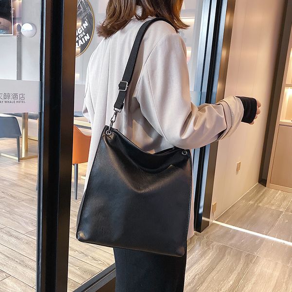 large-capacity bag female 2020 autumn and winter new college wind hand lading shoulder bag fashion tote student class
large-capacity bag female 2020 autumn and winter new college wind hand lading shoulder bag fashion tote student class