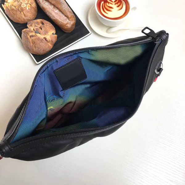 2020 new fashion designer bag m68775 fashion soft embossed handbag shopping banquet handbag noble elegant men's and women's size 3
2020 new fashion designer bag m68775 fashion soft embossed handbag shopping banquet handbag noble elegant men's and women's size 3